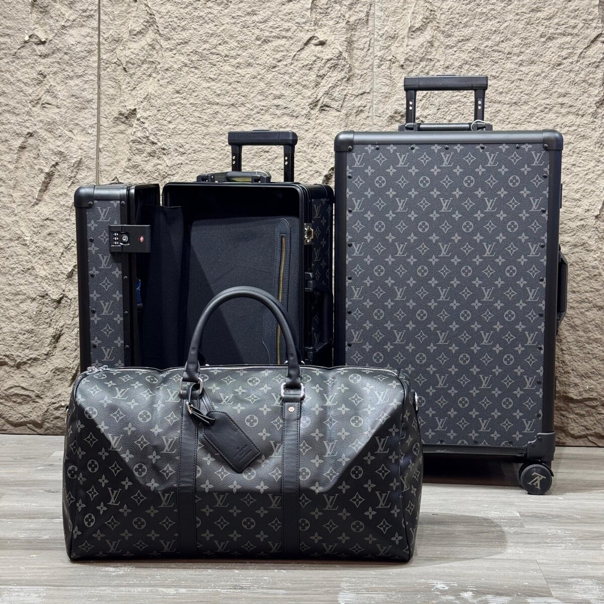 LOUIS VUITTON TRAVELLING BAG SET