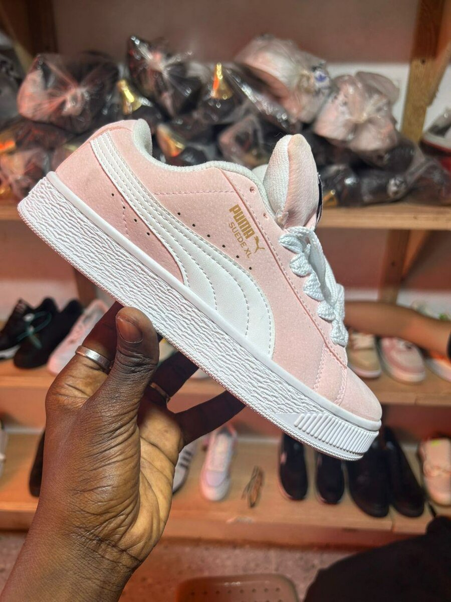 Sneakers roses en daim