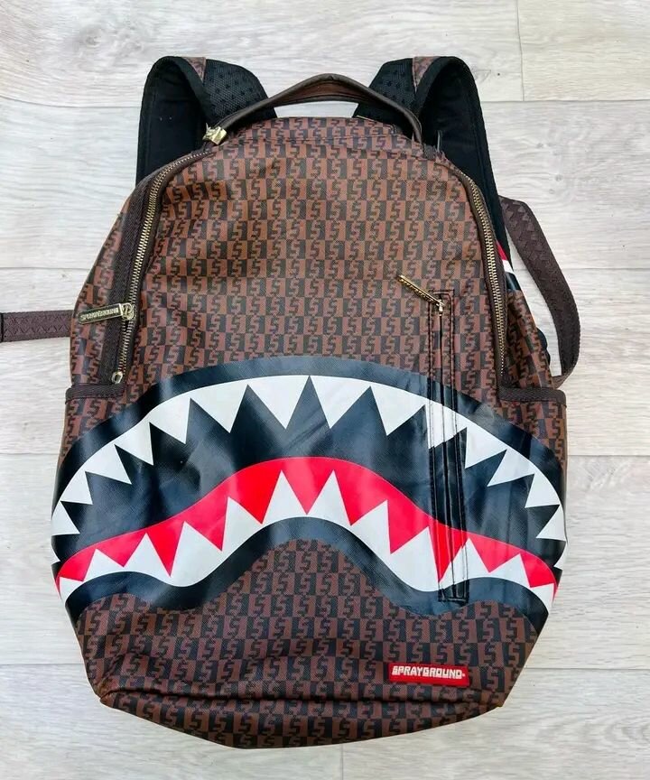 Sac à dos Sprayground design requin