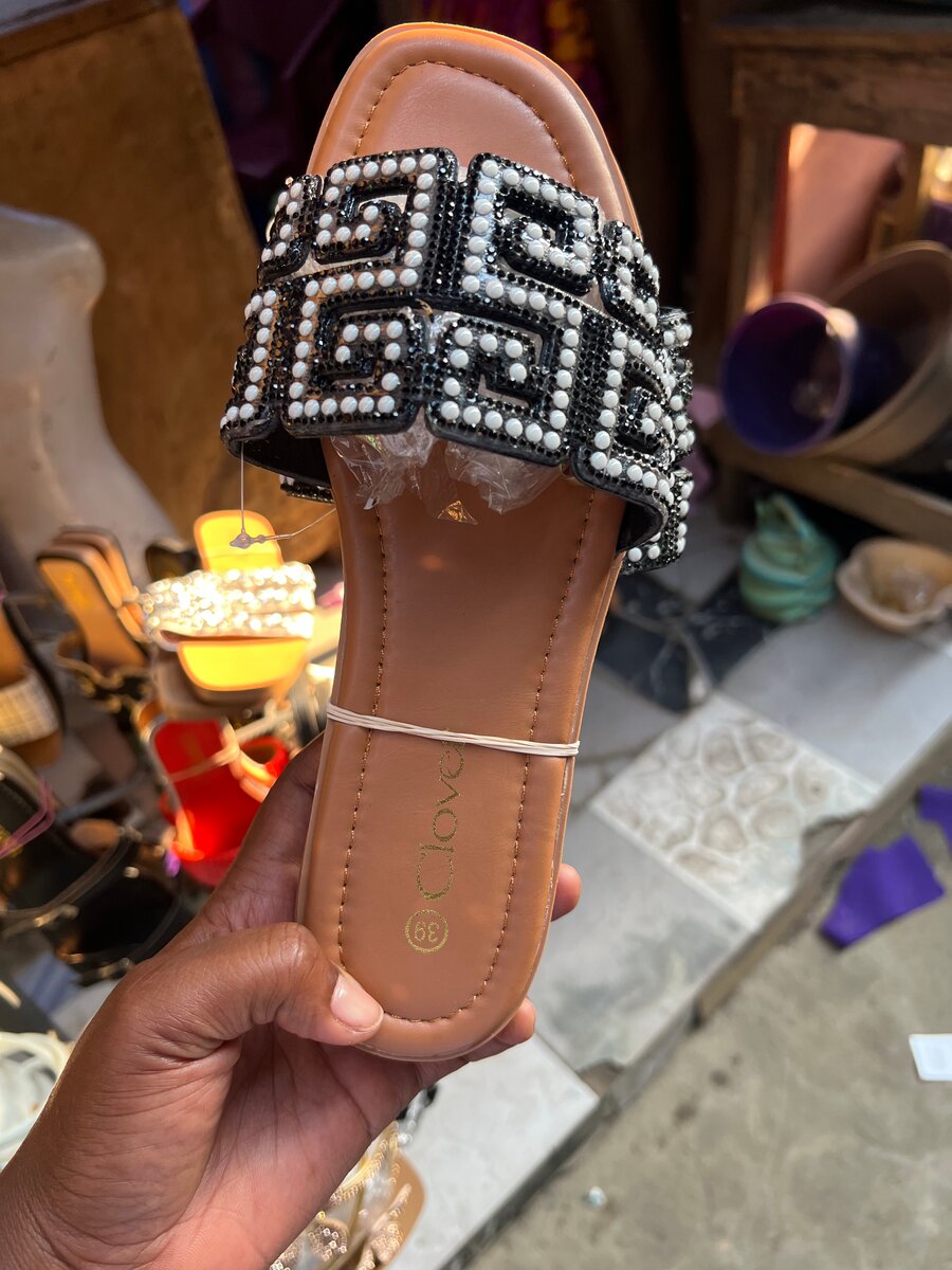 Sandales à strass élégantes