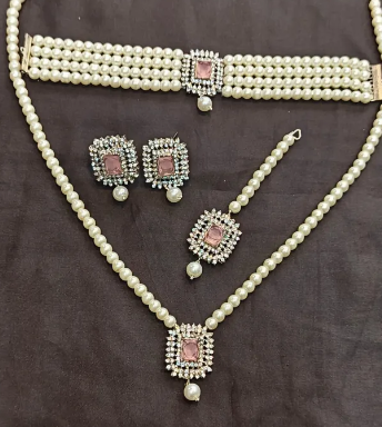 Beautiful Mala and chokar Pendant Formal Jewellery set