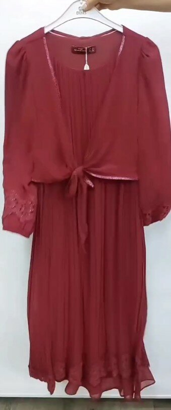 Красивое красное платье