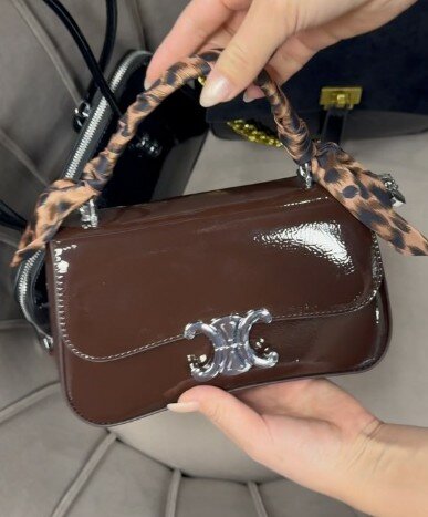 Сумка маленькая коричневая, лаковая