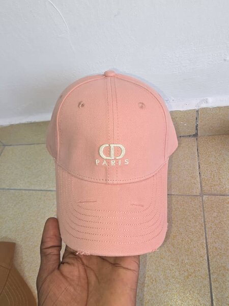 Casquette élégante rose