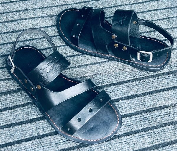 Sandales en cuir noir élégantes