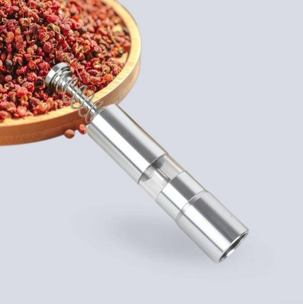 Moulin à épices manuel en acier