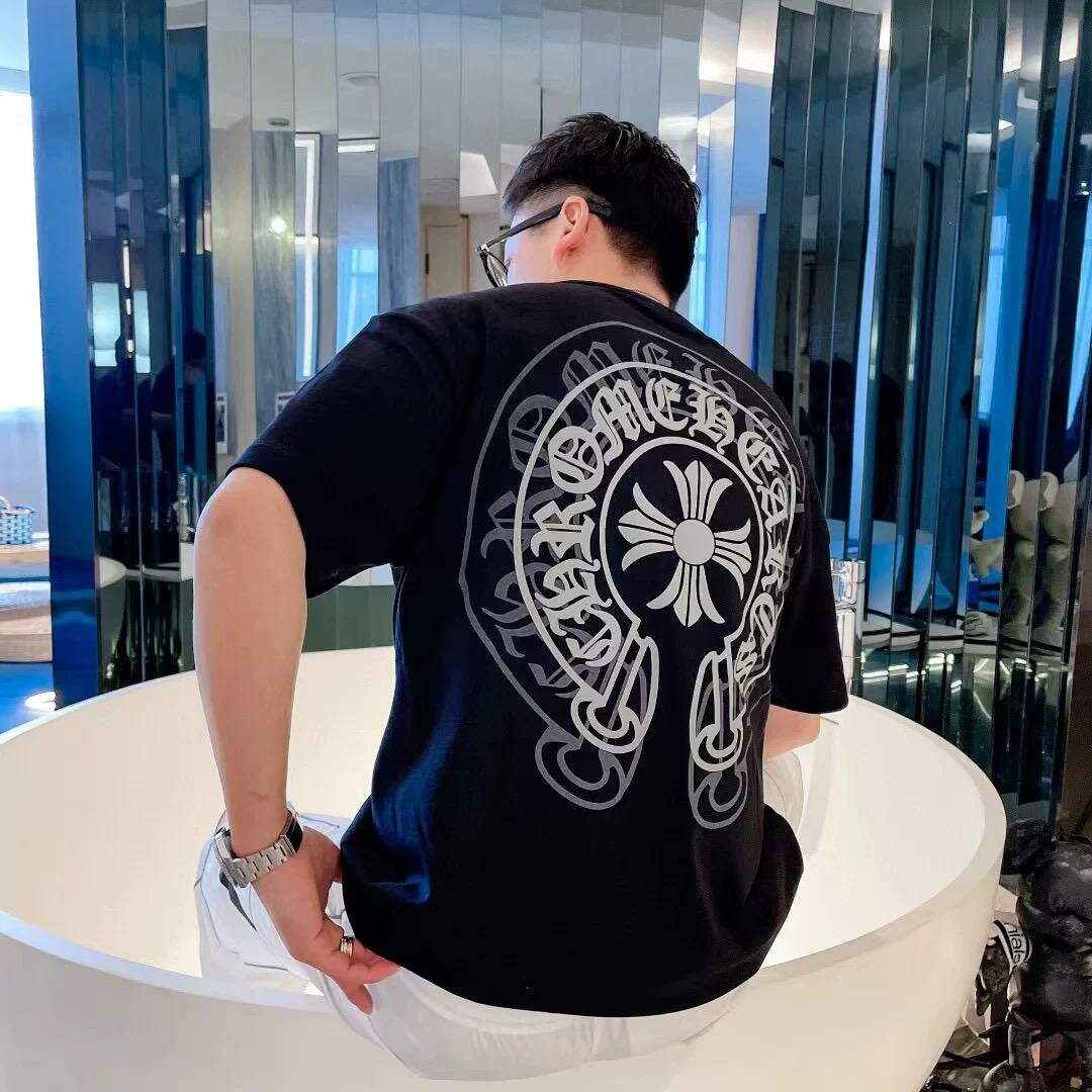 T-shirt noir graphique tendance