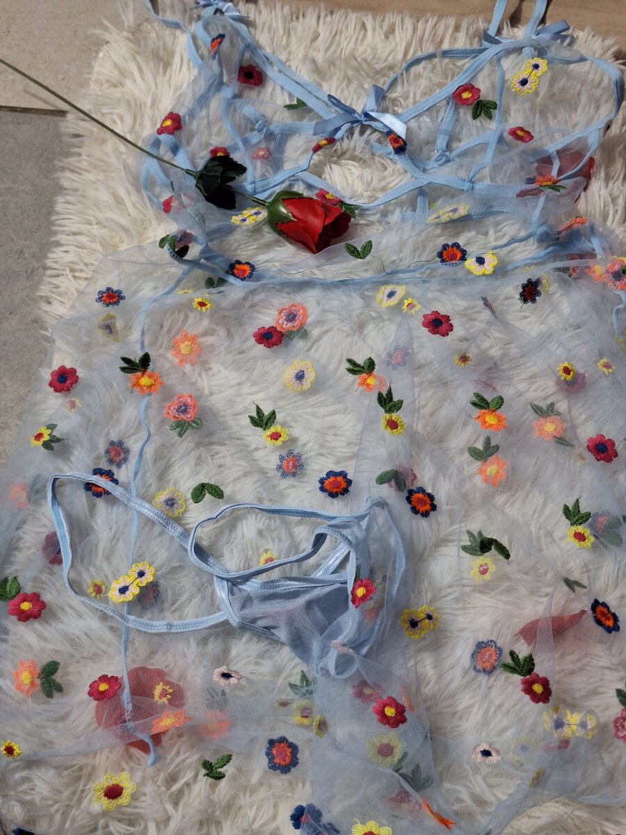 Nuisette sexy avec dessous