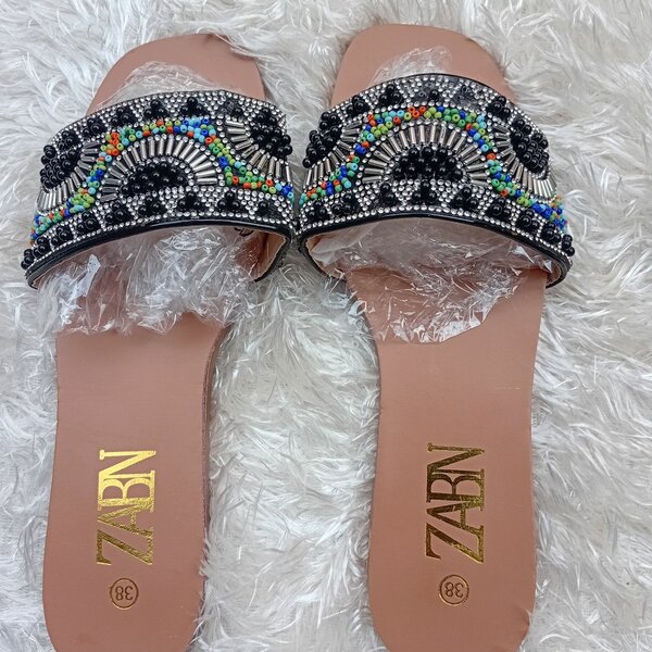 Sandales en cuir Zarn brodées