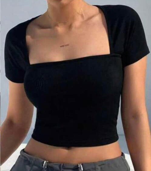 T-shirt col carré tendance