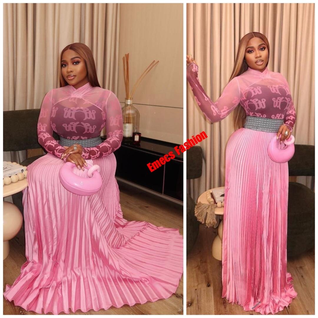 Robe longue rose plissée