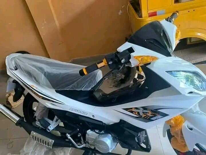 Moto sportive élégante 125cc