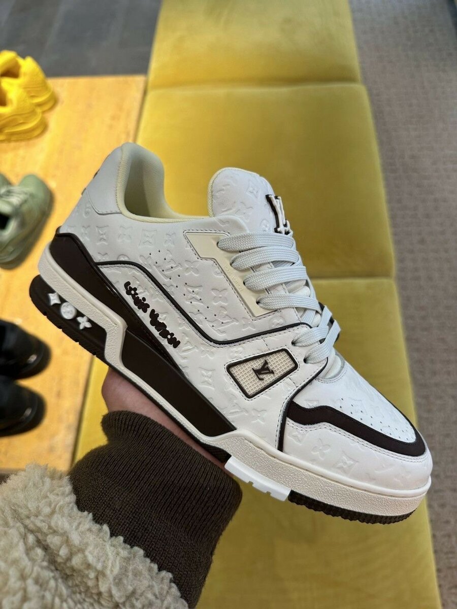 LOUIS VUITTON CLASSIC