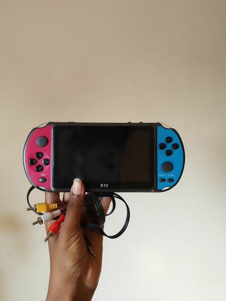 Console portable de jeu X12