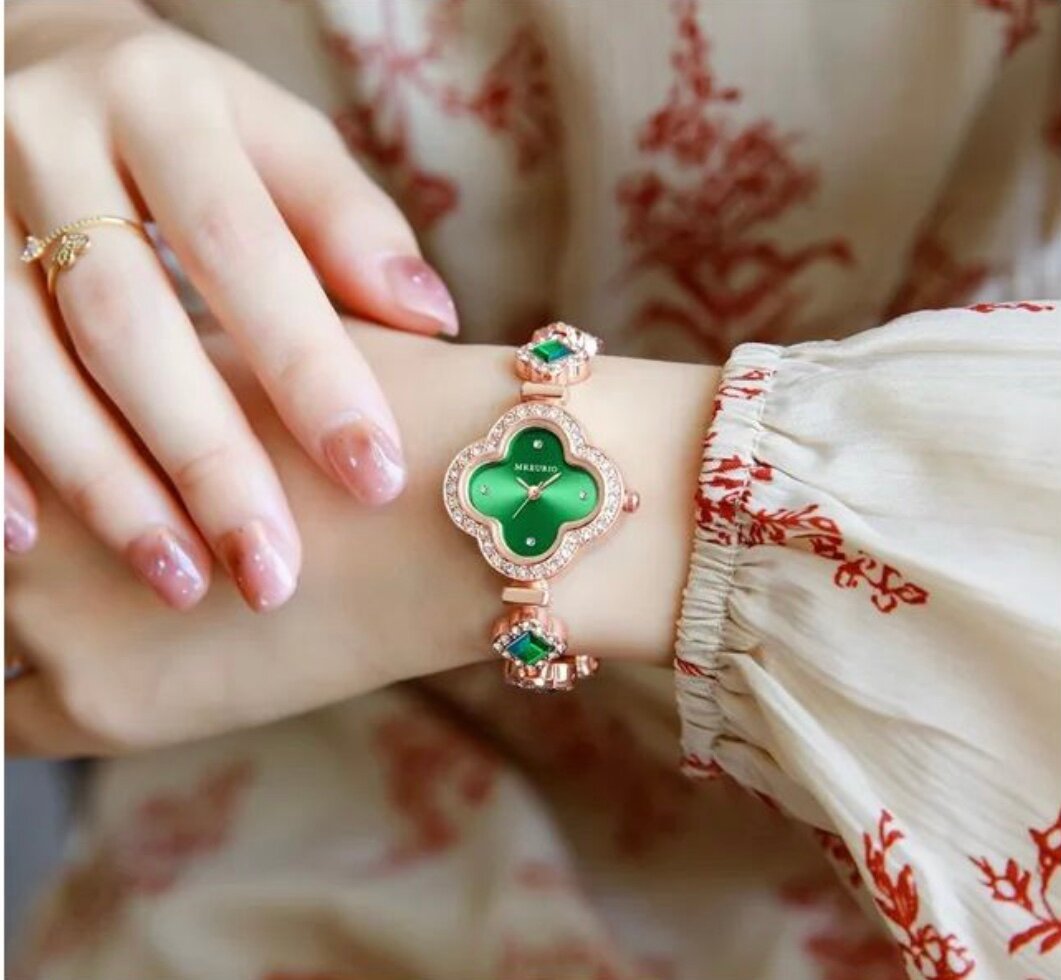 Montre élégante femme verte