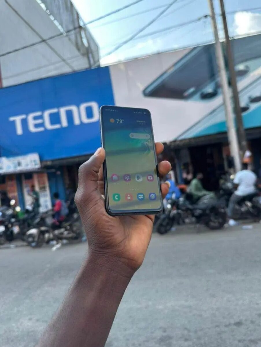 Samsung S10E
