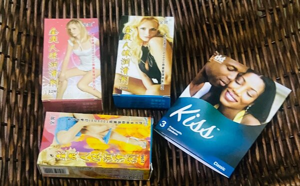 3 préservatifs + 3 lubrifiants