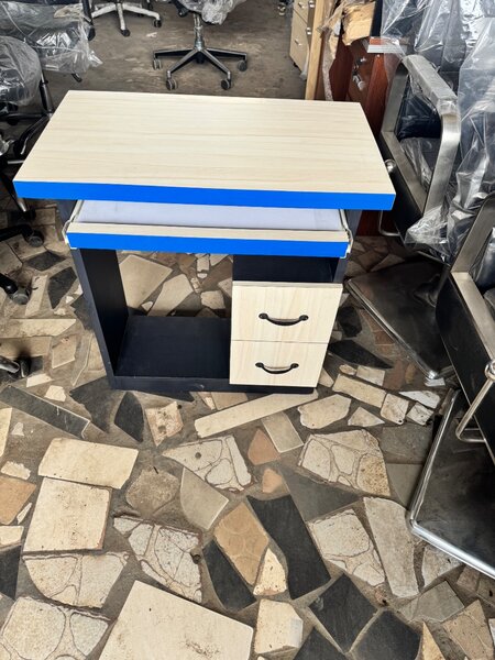 Bureau compact moderne