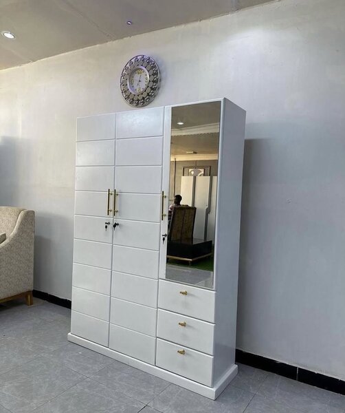 3 door wardrobe with mirror
