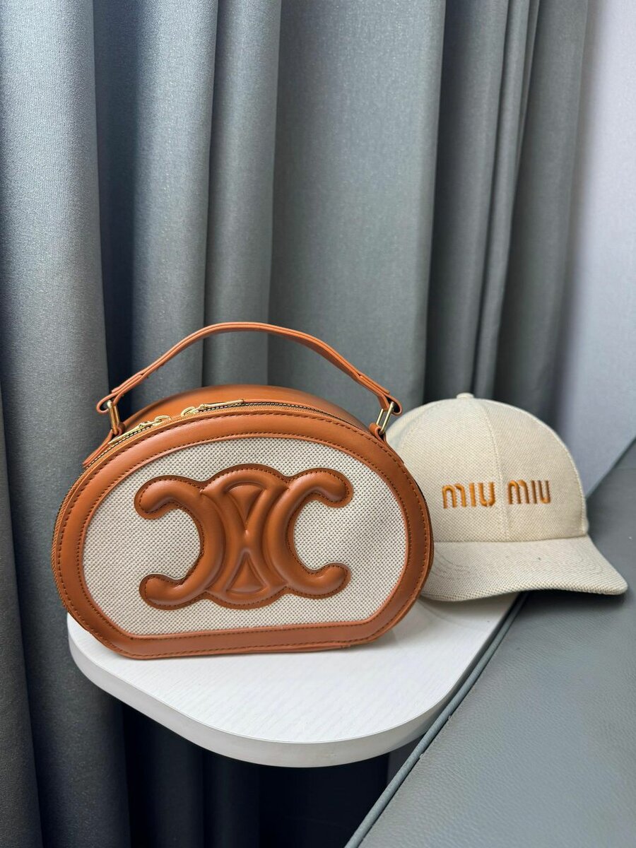 Sac et Casquette Miu Miu