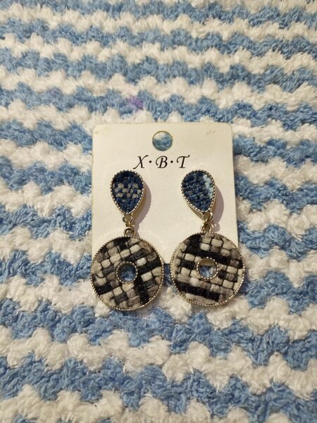 Classic earings available 35 cedis each