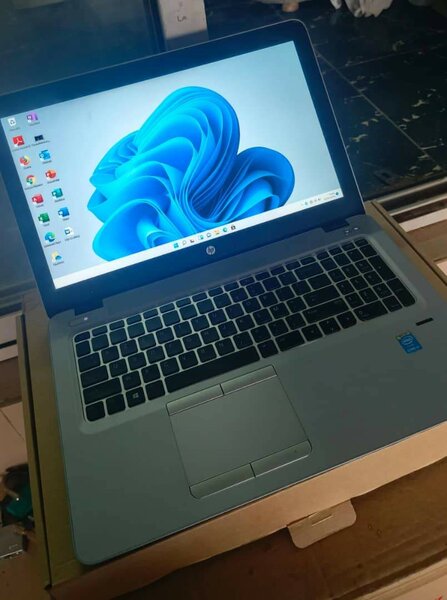 Ordinateur Portable HP Élégant