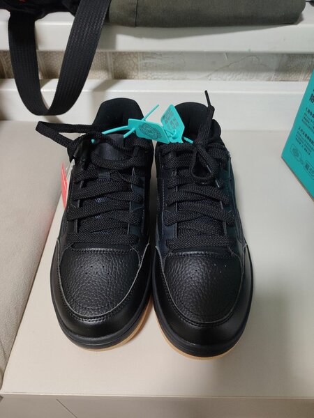 Продаю новые  оригинальные кроссовки Li ning, размер 42.