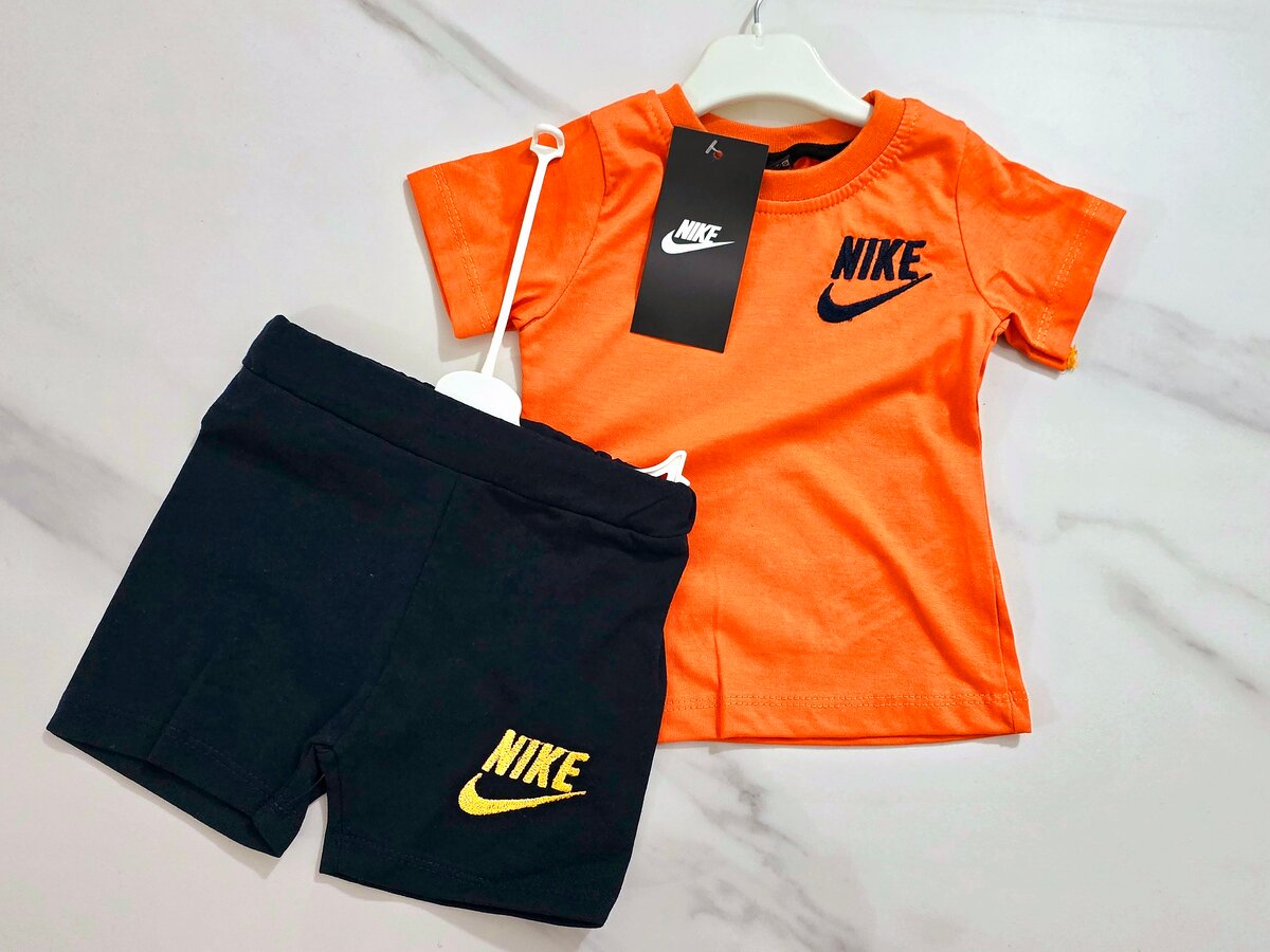 Complet Nike pour bébé avev culotte