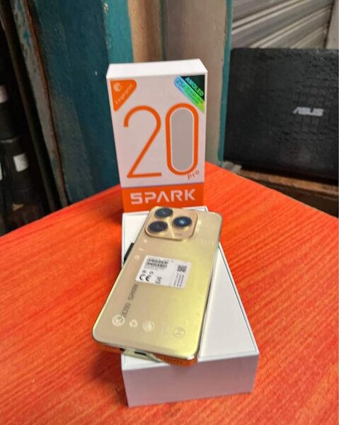 Smartphone Camom Spark 20 Pro