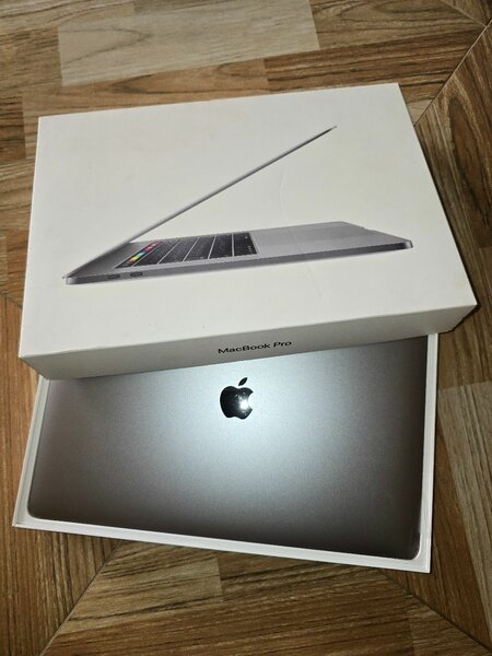 Macbook Pro Touch bar 2019 i7 256/16