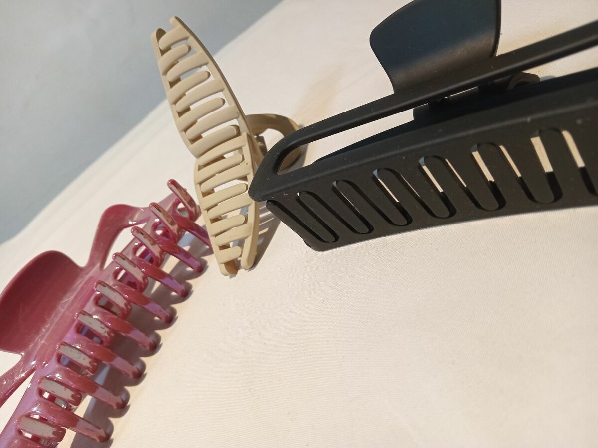 Claw clips (hair claws)