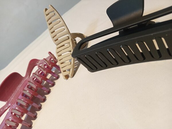 Claw clips (hair claws)