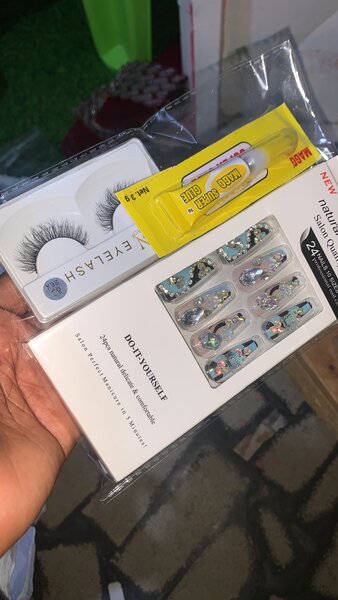 Kit Ongles et Faux Cils Glamour