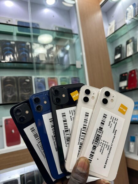 iPhone 12 simple 64giga quasi neuf