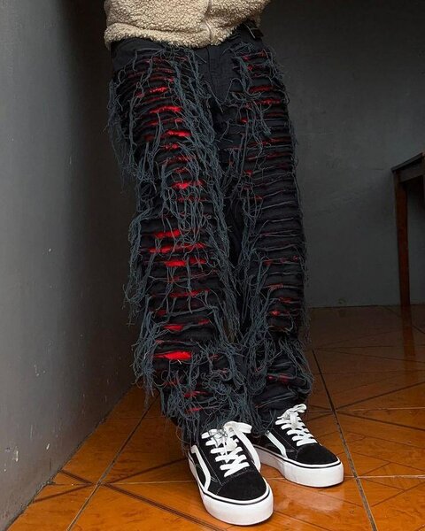 Jean noir déchiré tendance