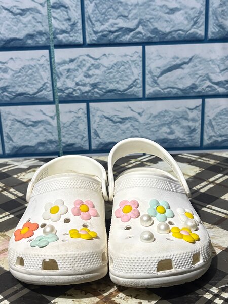 Sabots blancs avec fleurs