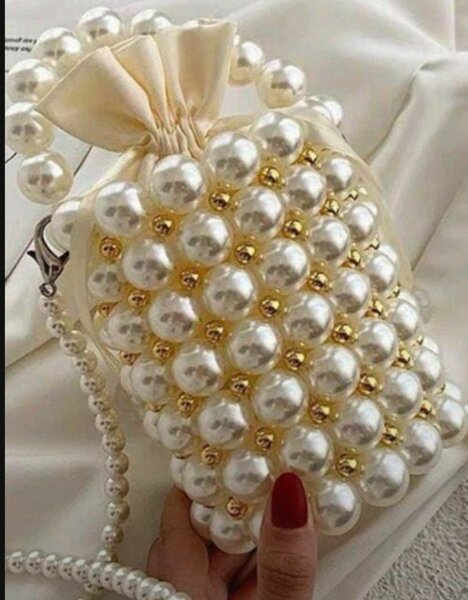 Pochette perles élégante