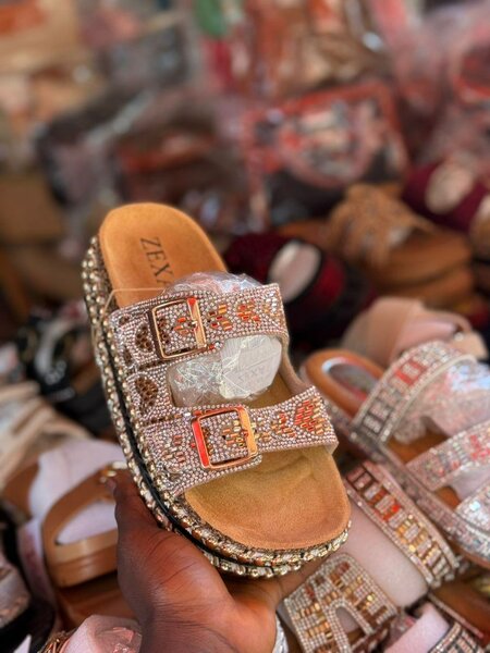 Sandales à Boucles Élégantes