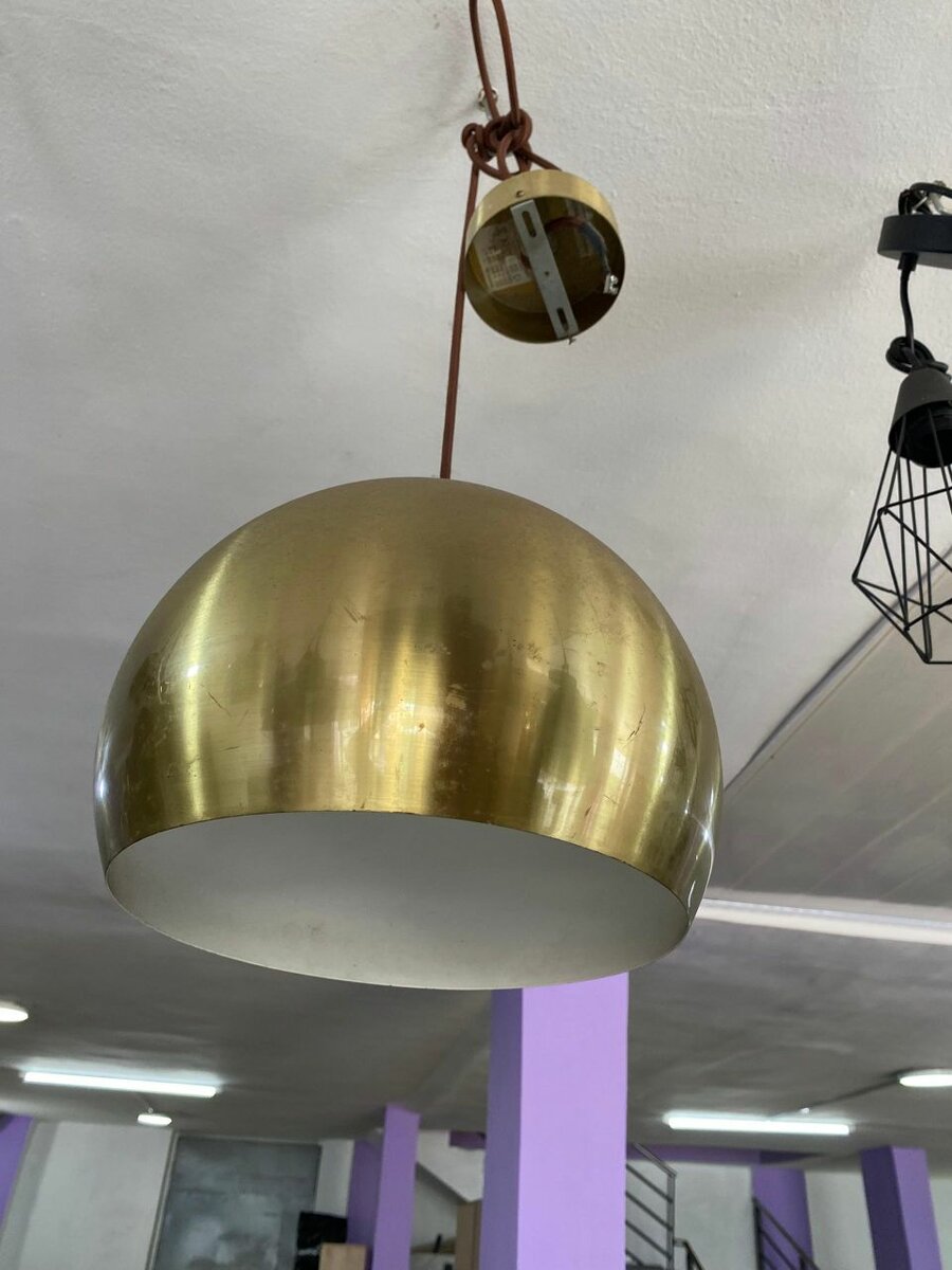 Suspension moderne en métal