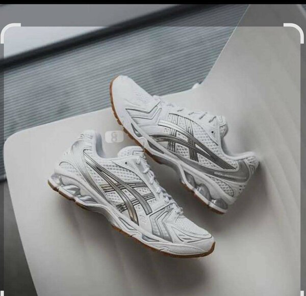 Baskets de course blanches