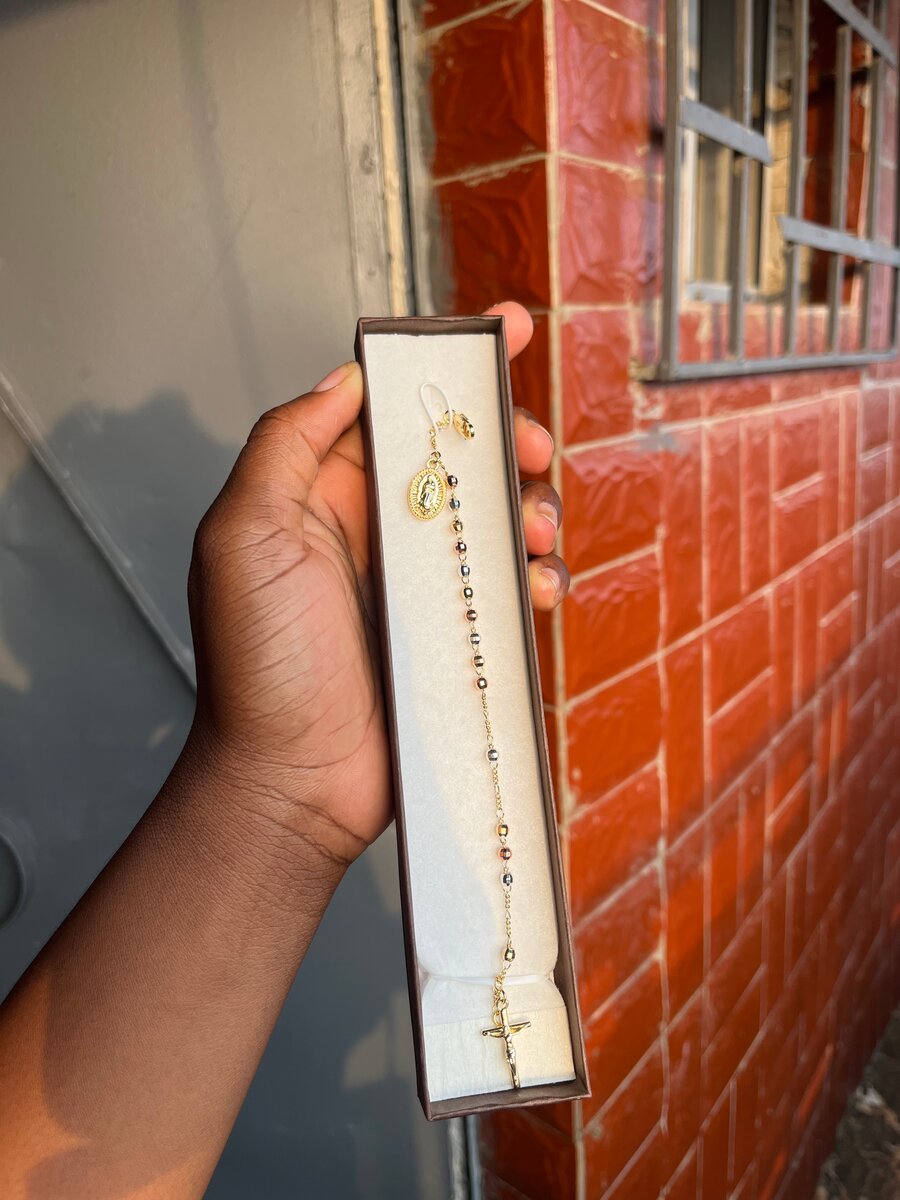 Chapelet en perles dorées