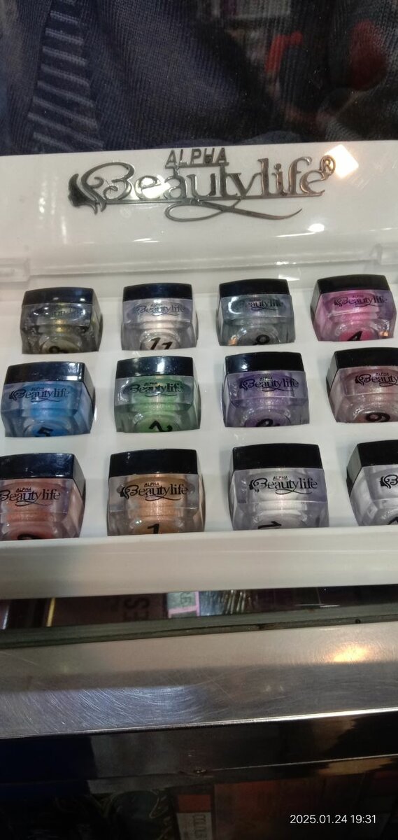 3d eyes shadow in glitters