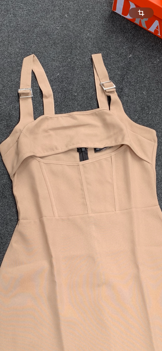 Robe chic sans manches beige