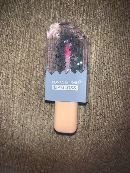 Gloss à lèvres étincelant