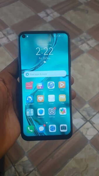Slightly used Huawei nova 7i 128gb/8gb ram