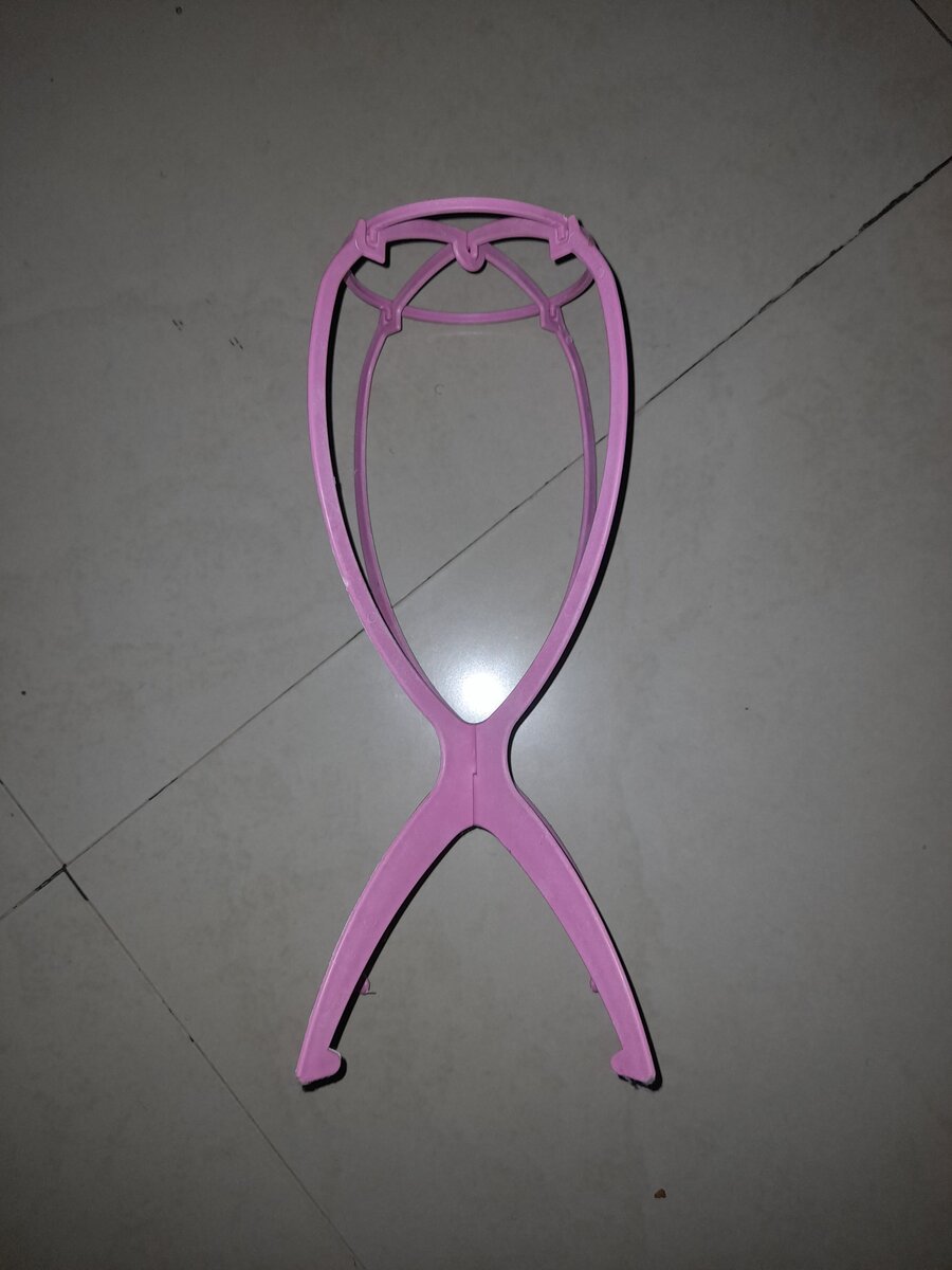 Support de perruque rose
