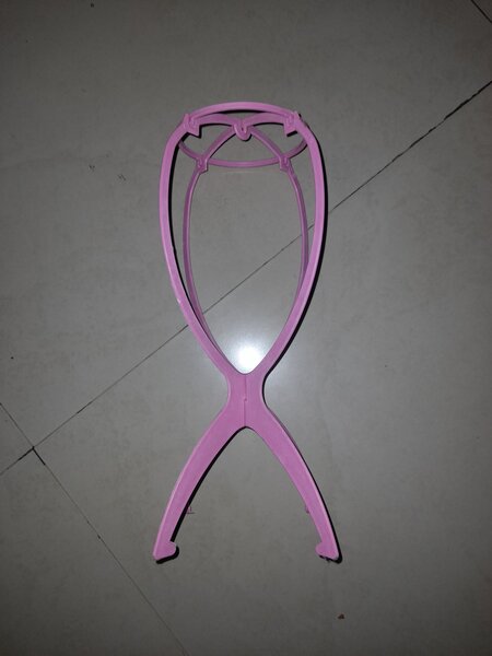 Support de perruque rose