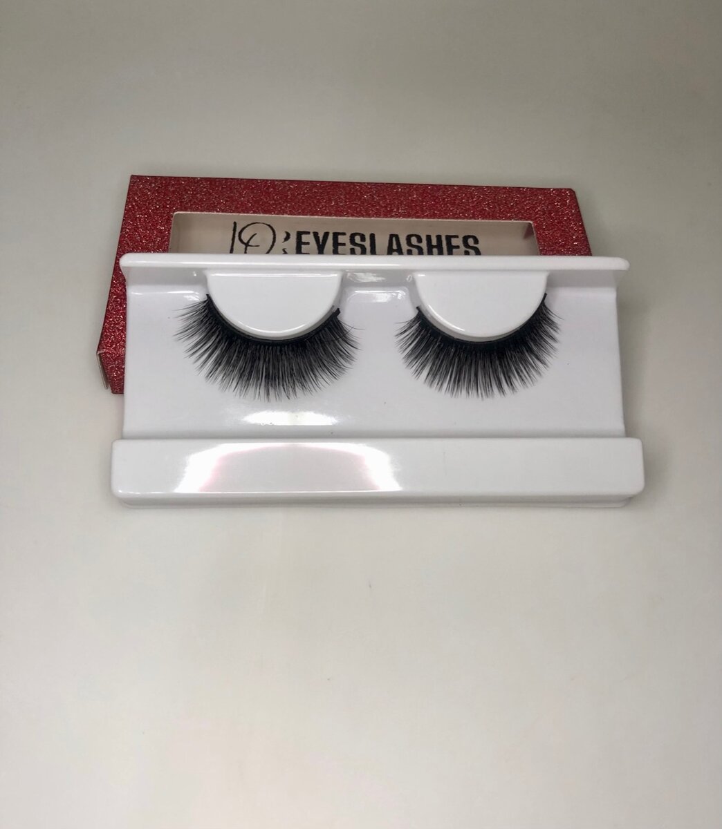 Faux cils volumineux