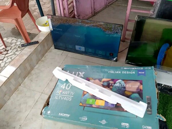 Smart TV 40" Lux ILTV40S