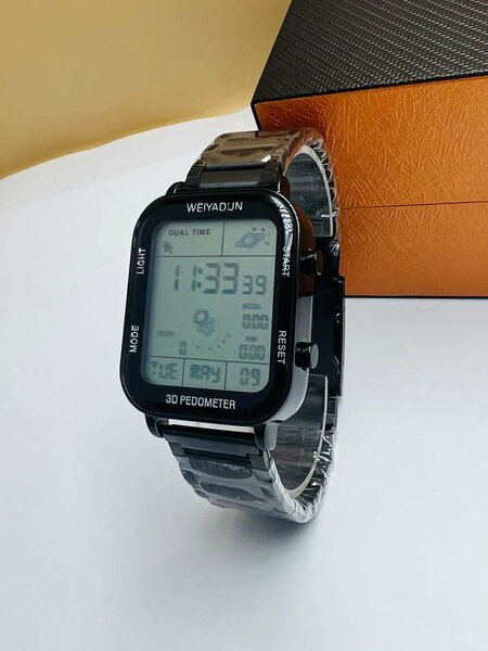 Montre digitale multifonction